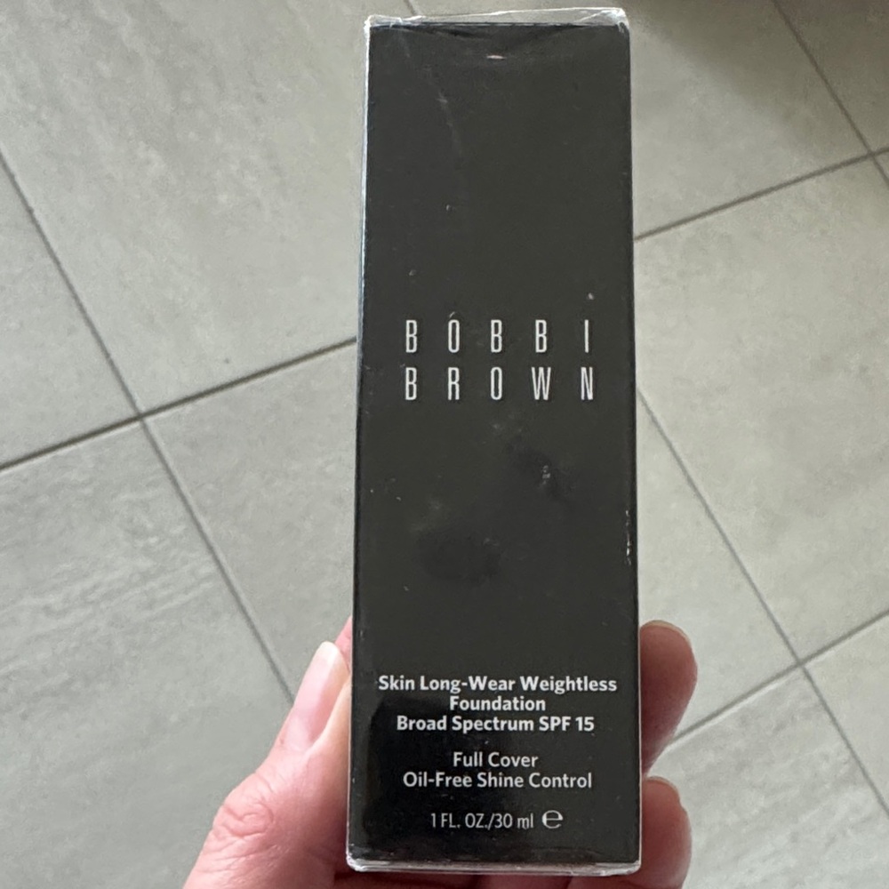 Bobbi Brown Skin Long-Wear Weightless Foundation SPF 15 Cool Beige